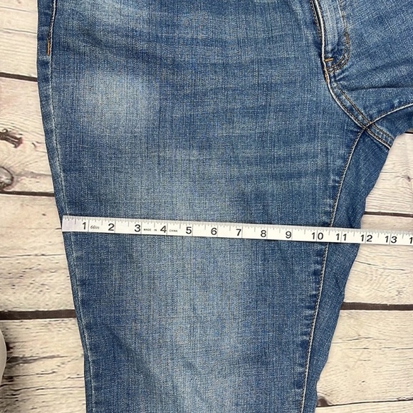 FRYE Denim 5 pocket jeans in a medium wash. Size 10. - Picture 6 of 8